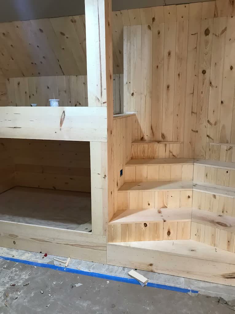 Custom built-in bunk room, detail view by Asier Services